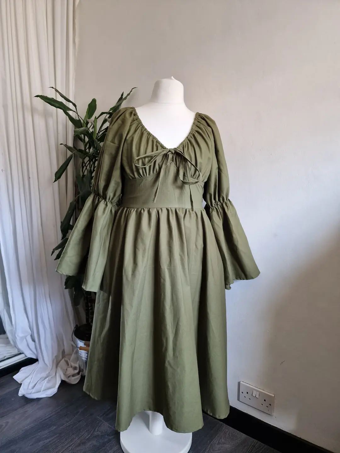 Florence Dress (whimsical sleeves, standard skirt, lace up back)