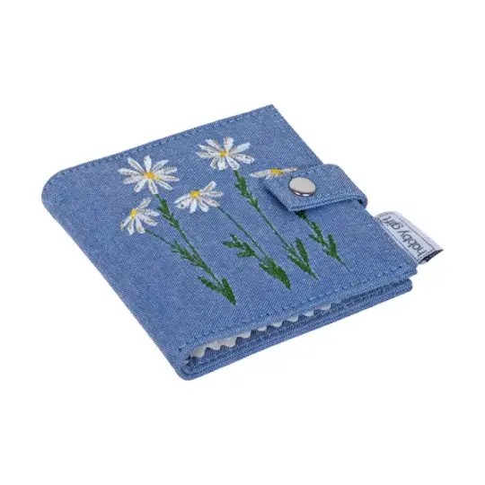 Daisy Needle Case w/Scissors