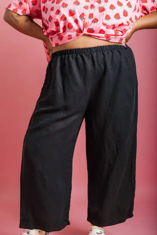 BLACK EVERYWEAR PANTS