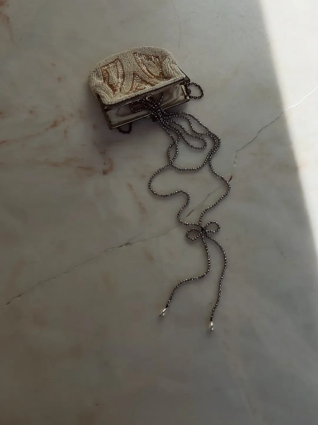 Années Folles III // Hematite And Freshwater Pearl Necklace
