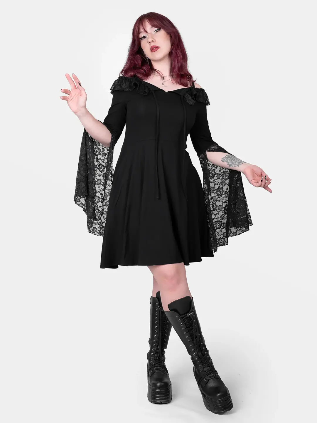 Sukienka z koronkowymi rękawami Enchantress