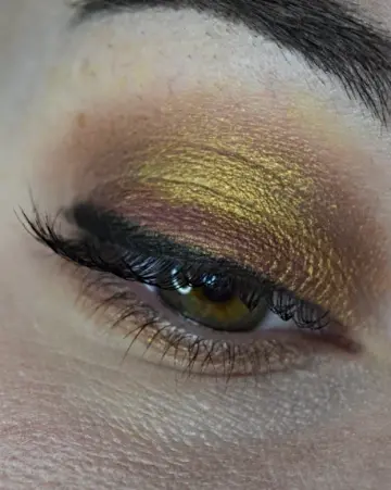 Femme Fatale loose eyeshadow in The Lost Legend