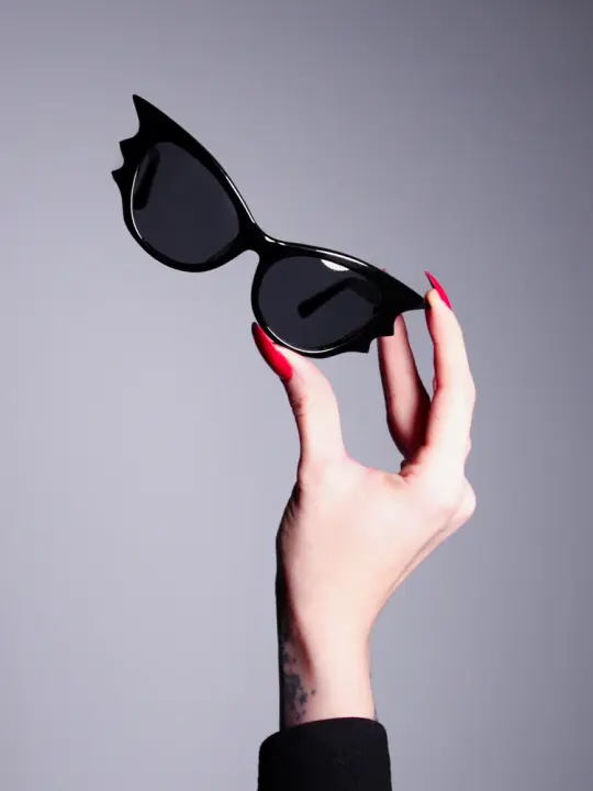 Vamp Batwing Sunglasses in Black