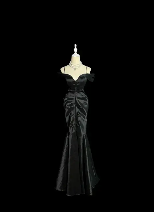 Black off-the-shoulder halter-neck fitted long ball gown R6621