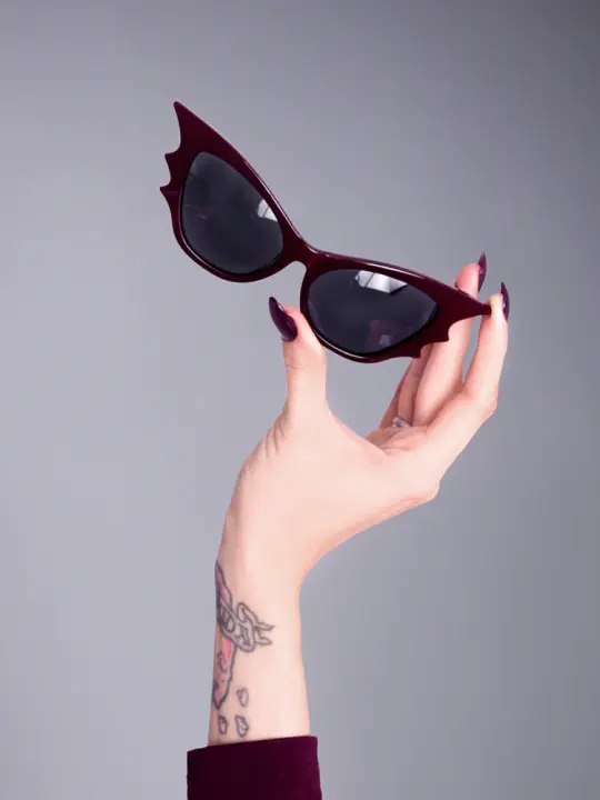 Vamp Batwing Sunglasses in Oxblood