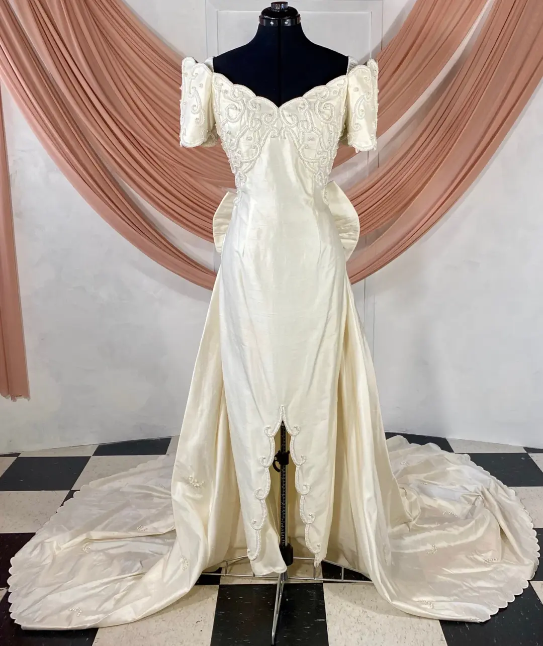 Ivory Off Shoulder Scalloped Vintage Wedding Dress