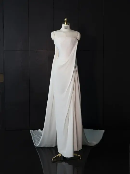 White strapless fitted long ball gown/bridal dress R8961