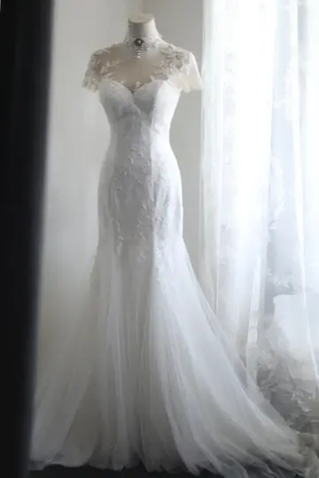 White lace neckline, fitted waist, bodycon long ball gown, bridal gown R6837