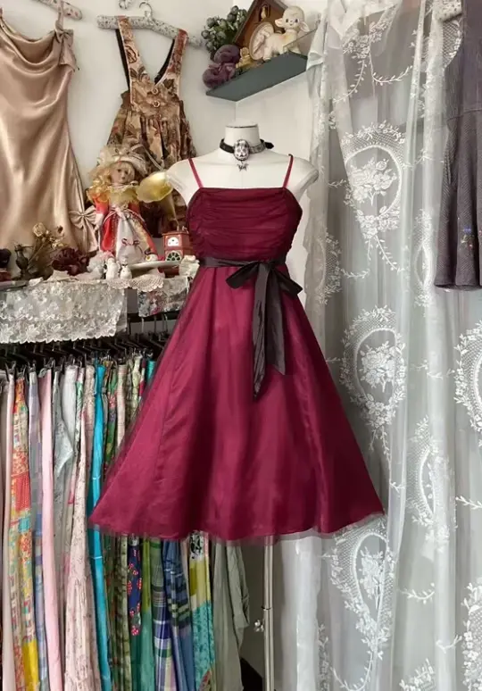 Deep red halter-neck, fitted waist, sexy prom dress R7852