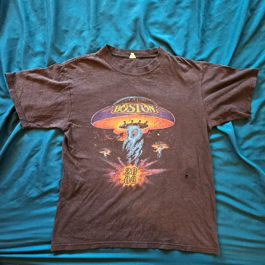 Vintage cusp Boston 2008 tour t-shirt, anvil tag. Size M.