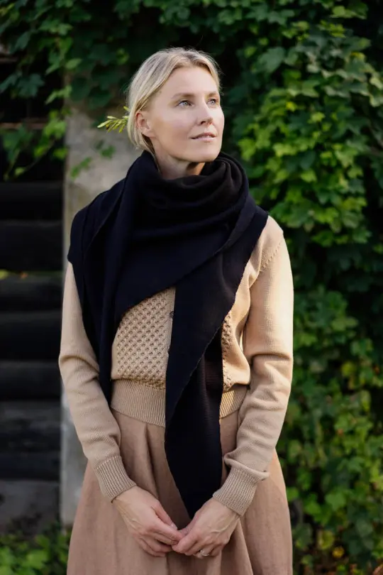 Elaine – Soft Triangular Scarf in Merino Wool