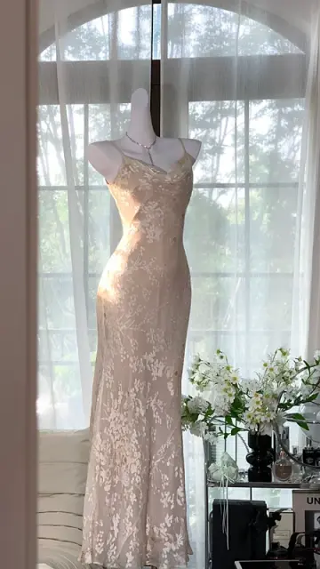 Light pink halter-neck fitted long floral print ball gown R7645