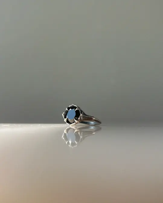 Daphne // Black Spinel // 6.5