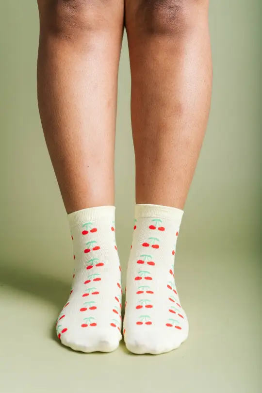 BUTTER CHERRY SOCKS