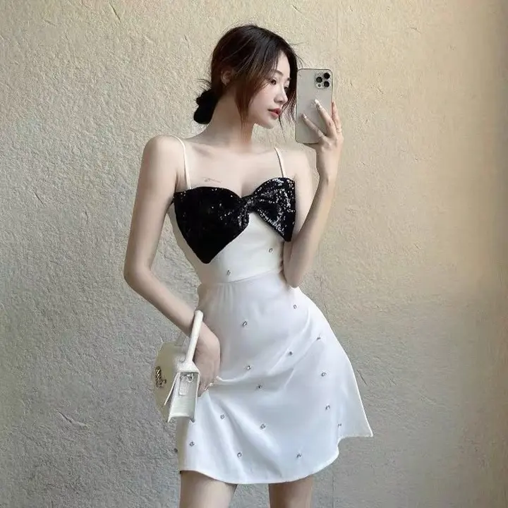 White suspender dress with black bow neckline, slim waist, A-line mini skirt, homecoming dress R3590