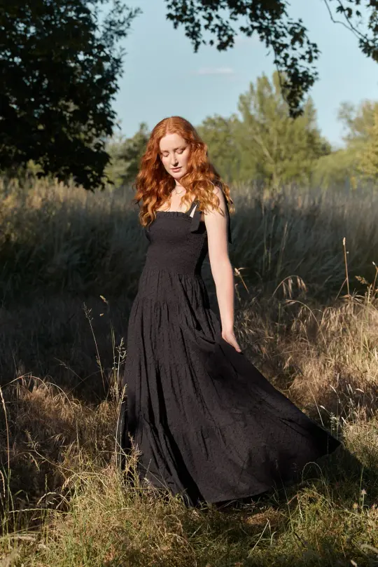 Robe "Velga" smockée en cotton brodé noir