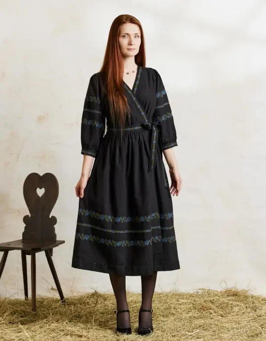Robe croisée 'Tabea' noire avec fleurs bleues
