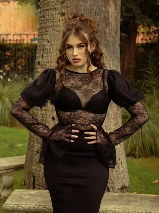Juliet Lace Top in Black