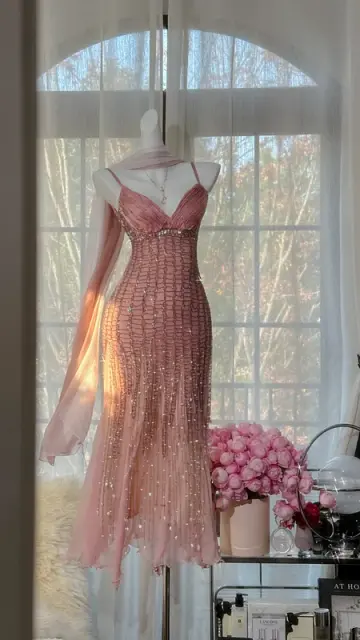 Light pink halter-neck fitted waist rhinestone long ball gown R7603