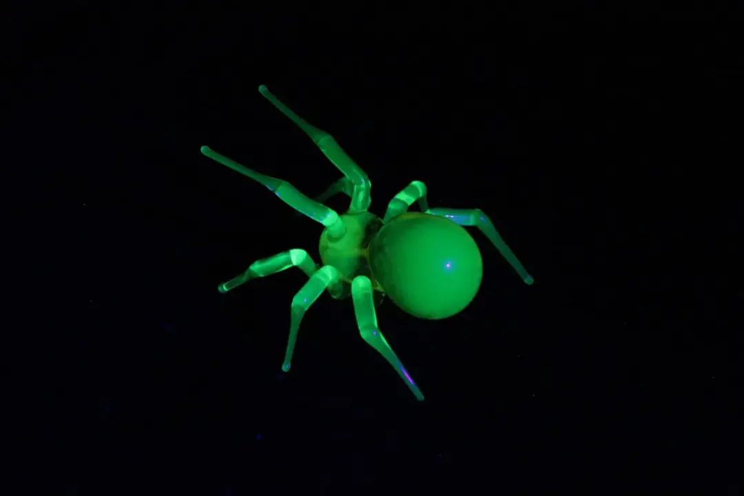 Tiny Glowing Spider Figurine – Uranium Glass Miniature Art