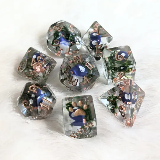 Purple Mushrooms and Moss Dice Set – 8-Piece Botanical DnD Dice with Paw D6 | Fennek & Finch