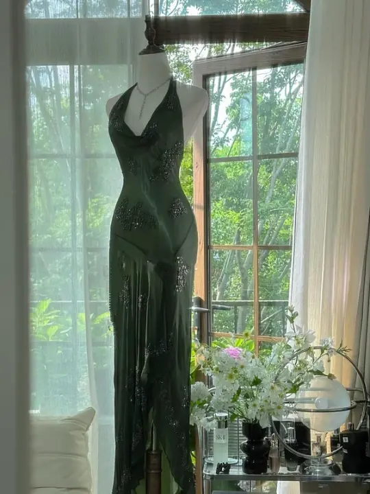 Green halter-neck fitted waist bodycon ball gown R6559
