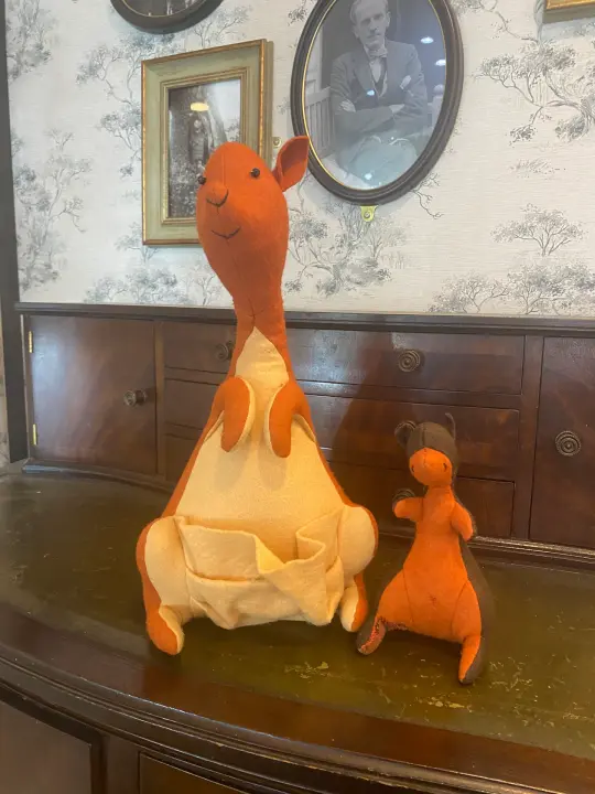 Agnes Brush Kanga & Roo Toys