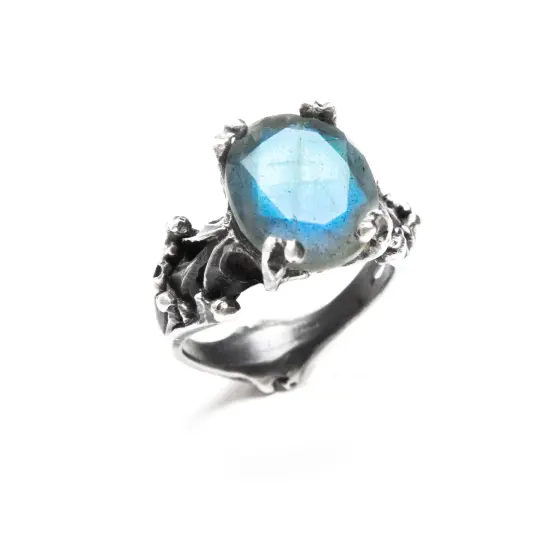 * Sold Out * Nyx's Jewel. Sterling Silver & Labradorite Ring.
