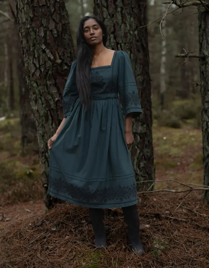 Robe 'Austra' brodée couleur vert forêt