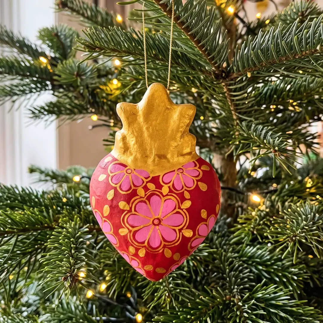 Papier Mâche Corazón Ornament