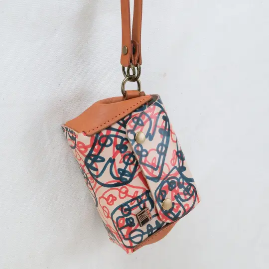Paint Little Purse Hang blue and red faces + tan