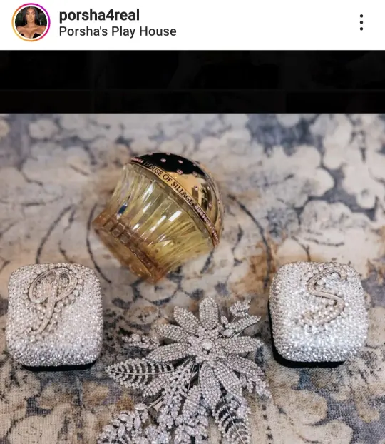 Velvet with a Twist Ring Box