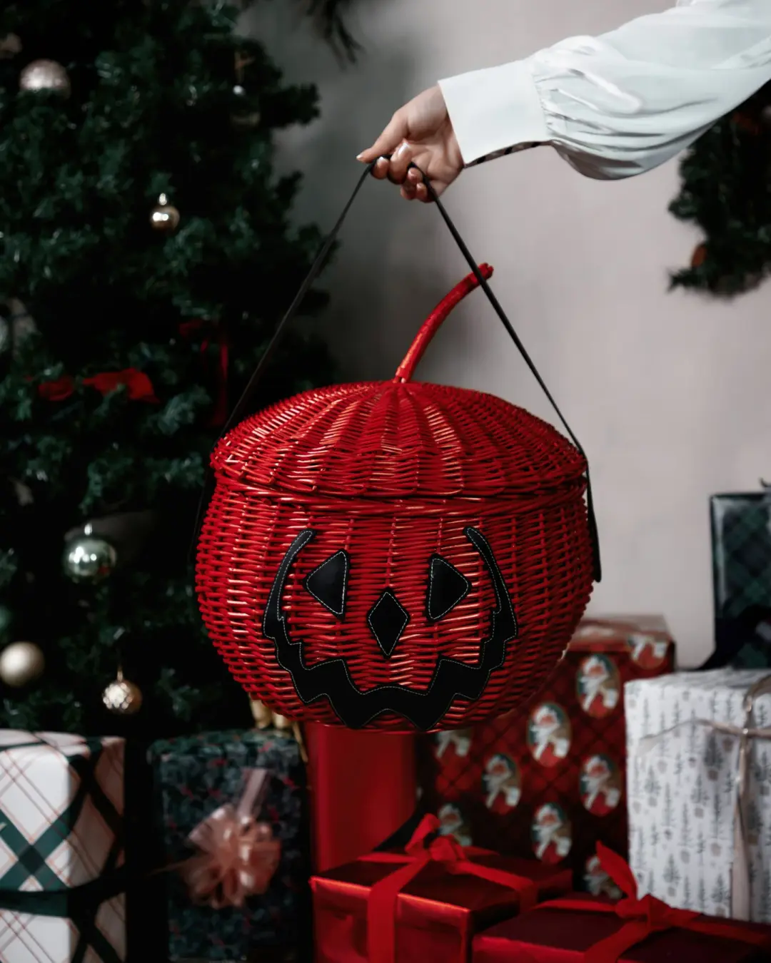 Haunted Hallows Picnic Basket (Red) [Limited Edition]