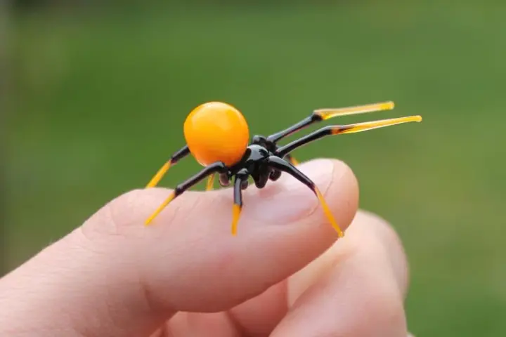 Spider Figurine  Blown Glass Spider Glass Spider Miniature Glass Spider Collection  Animal Glass Figurine  Art Glass Spider