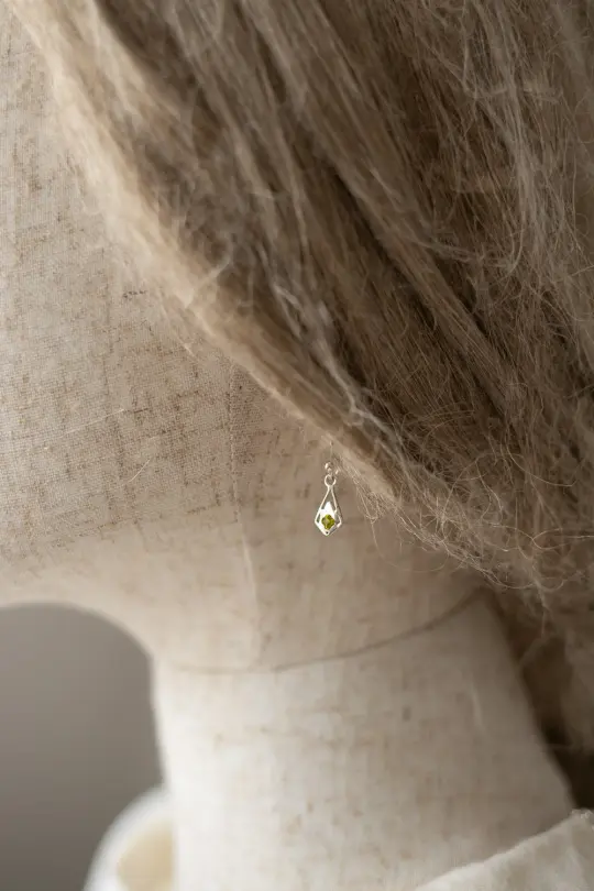 Boucles d'oreille "Primula minor" en argent et péridot petites