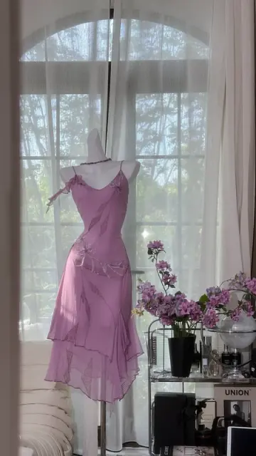 Light purple halter-neck fitted midi ball gown R7653