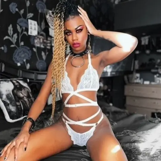 She's Deadly Lace Bralette & Panty Set | Ivory