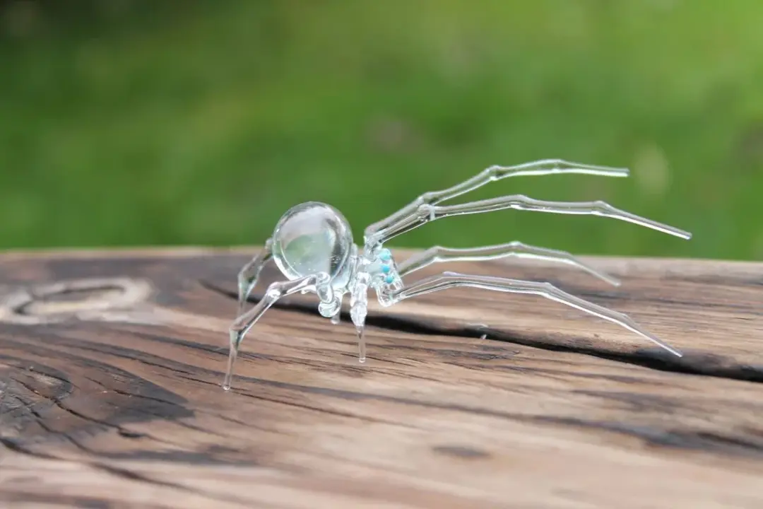 Transparent Glass Spider With Blue Detail – Handmade Collectible