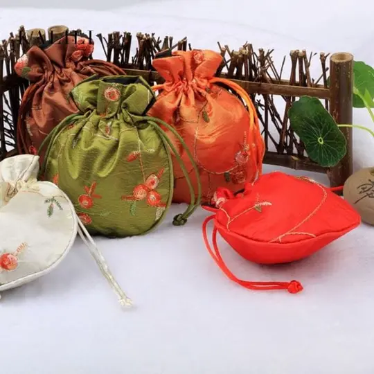 Silk Embroidered Drawstring Dice Bag – Luxurious Storage for 2-3 Sets