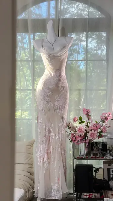 Light pink floral print halter-neck fitted long ball gown R7628