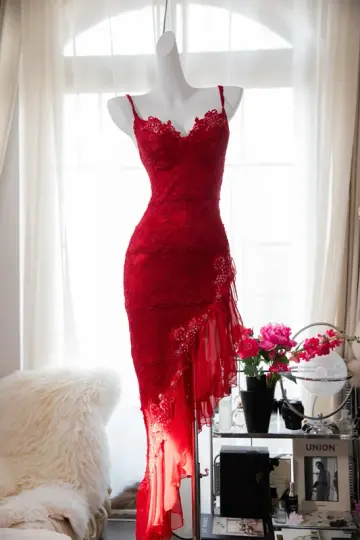 Sexy red halter-neck, fitted, asymmetrical skirt ball gown R7681