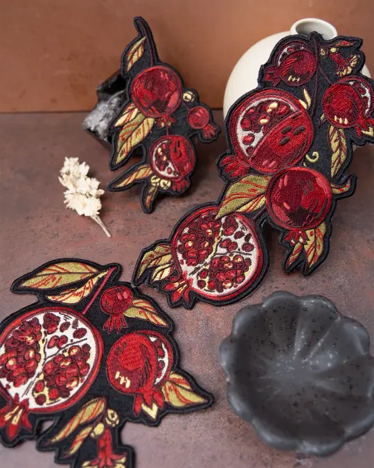 [IRON-ON EMBROIDERED PATCHES] Scarlet Garden