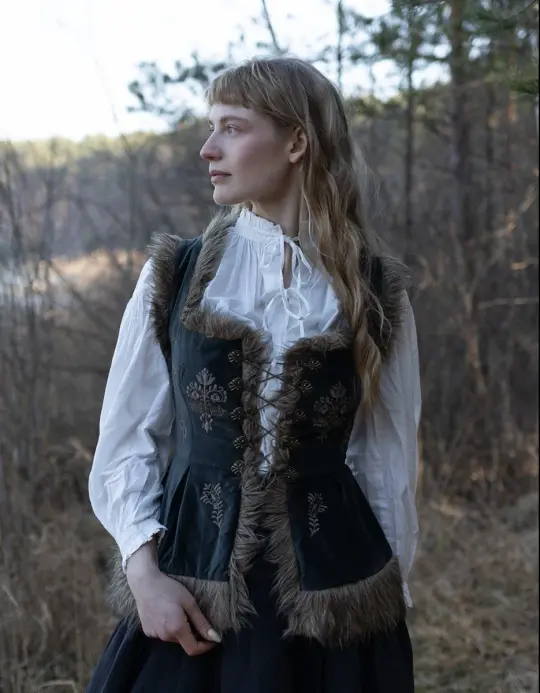 Haut corseté 'Lavinia' en velours brodé noir lavé