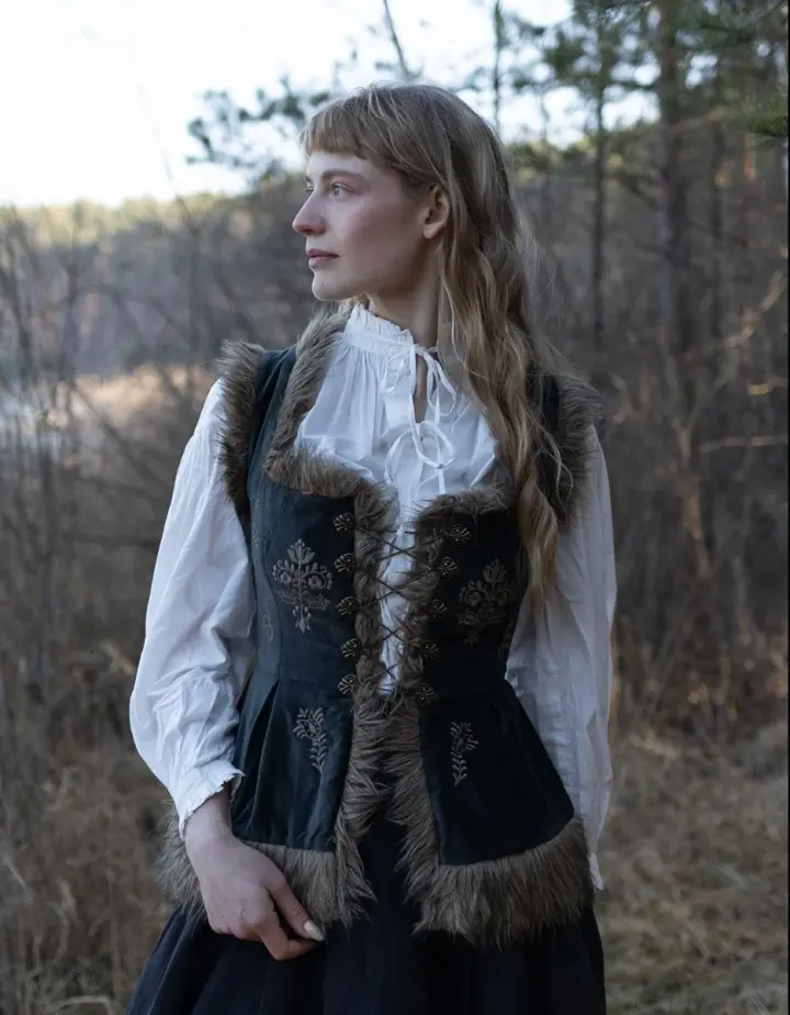 Haut corseté 'Lavinia' en velours brodé noir lavé