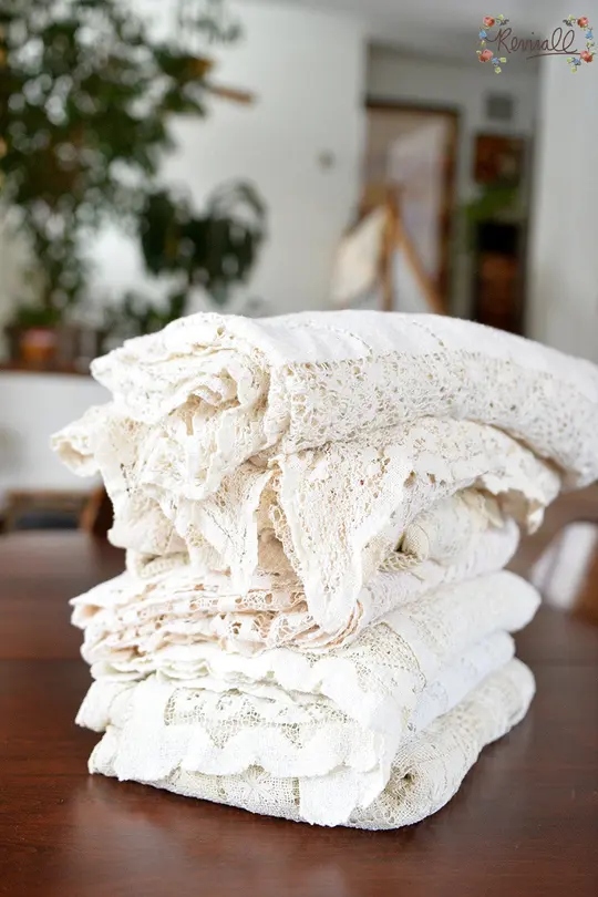 Medium Vintage Modano Knotted Lace Tablecloths