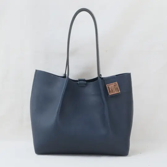 Pinch Tote small in navy