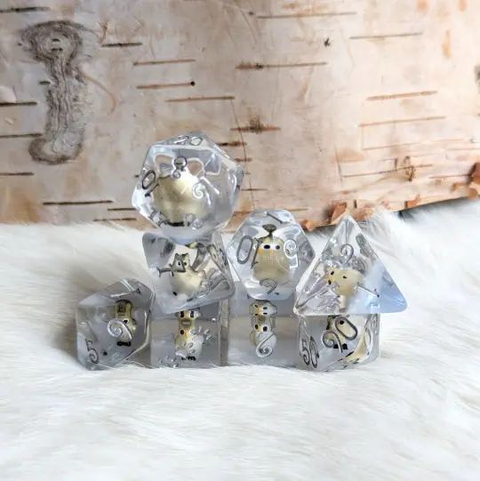Horned Owl Dice Set – 8-Piece Animal DnD Dice with Paw D6 | Fennek & Finch