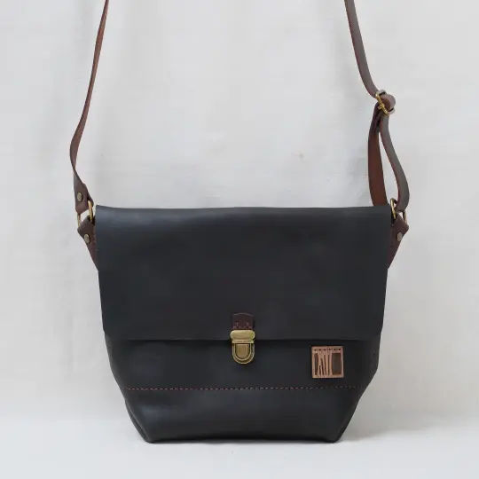 Pudgy Messenger in vintage dark chocolate