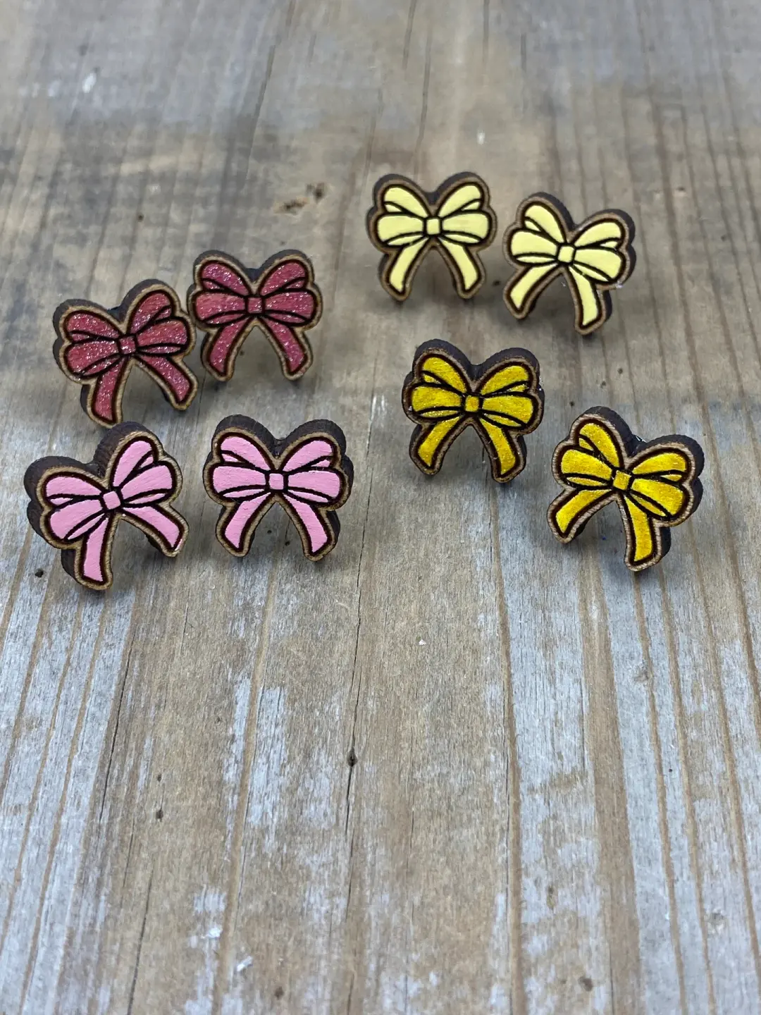Ribbon Stud