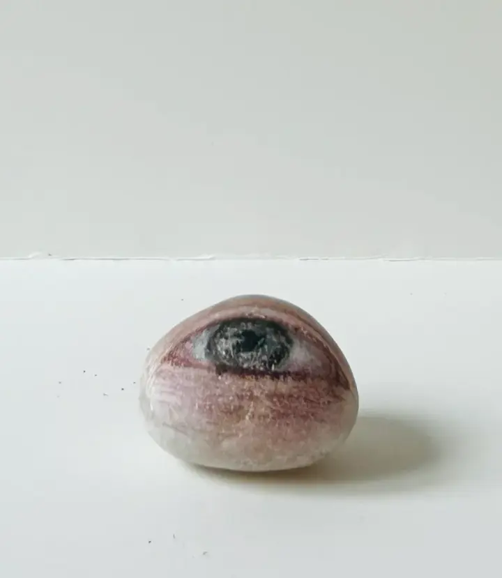 7 (eye)